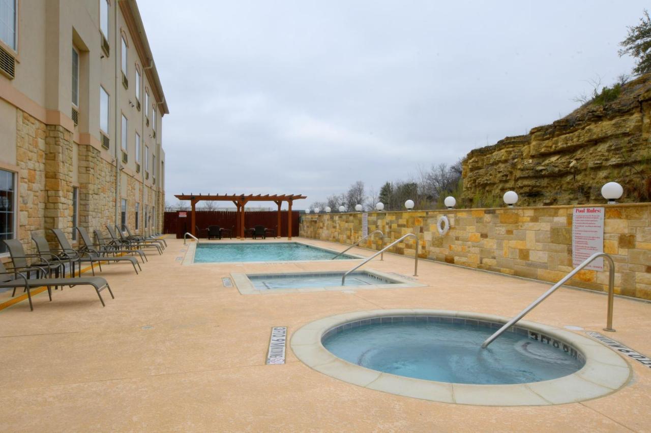 Comfort Inn&suites Near Comanche Peak Hotel 3*