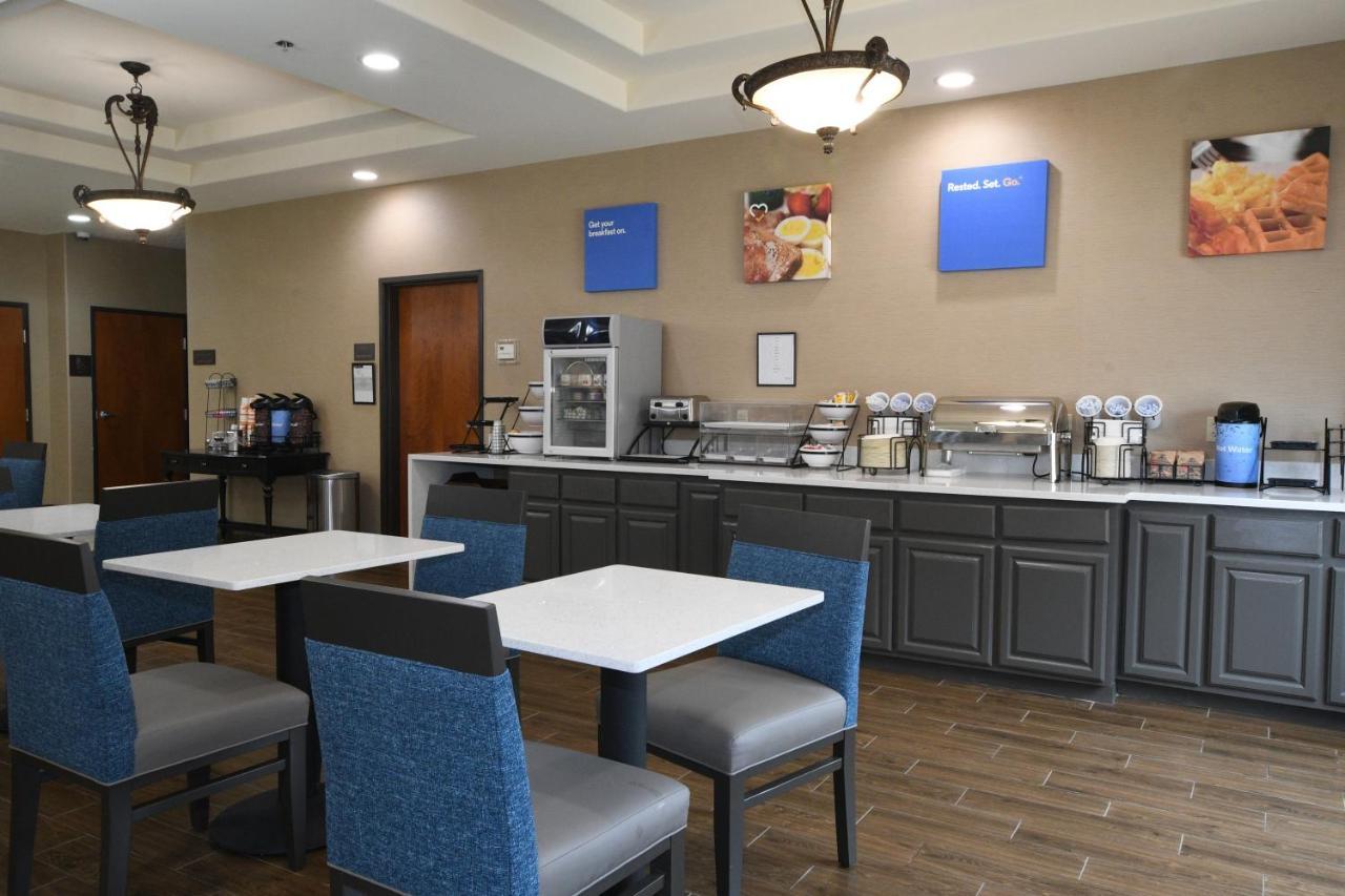 Comfort Inn&suites Near Comanche Peak Hotel 3*