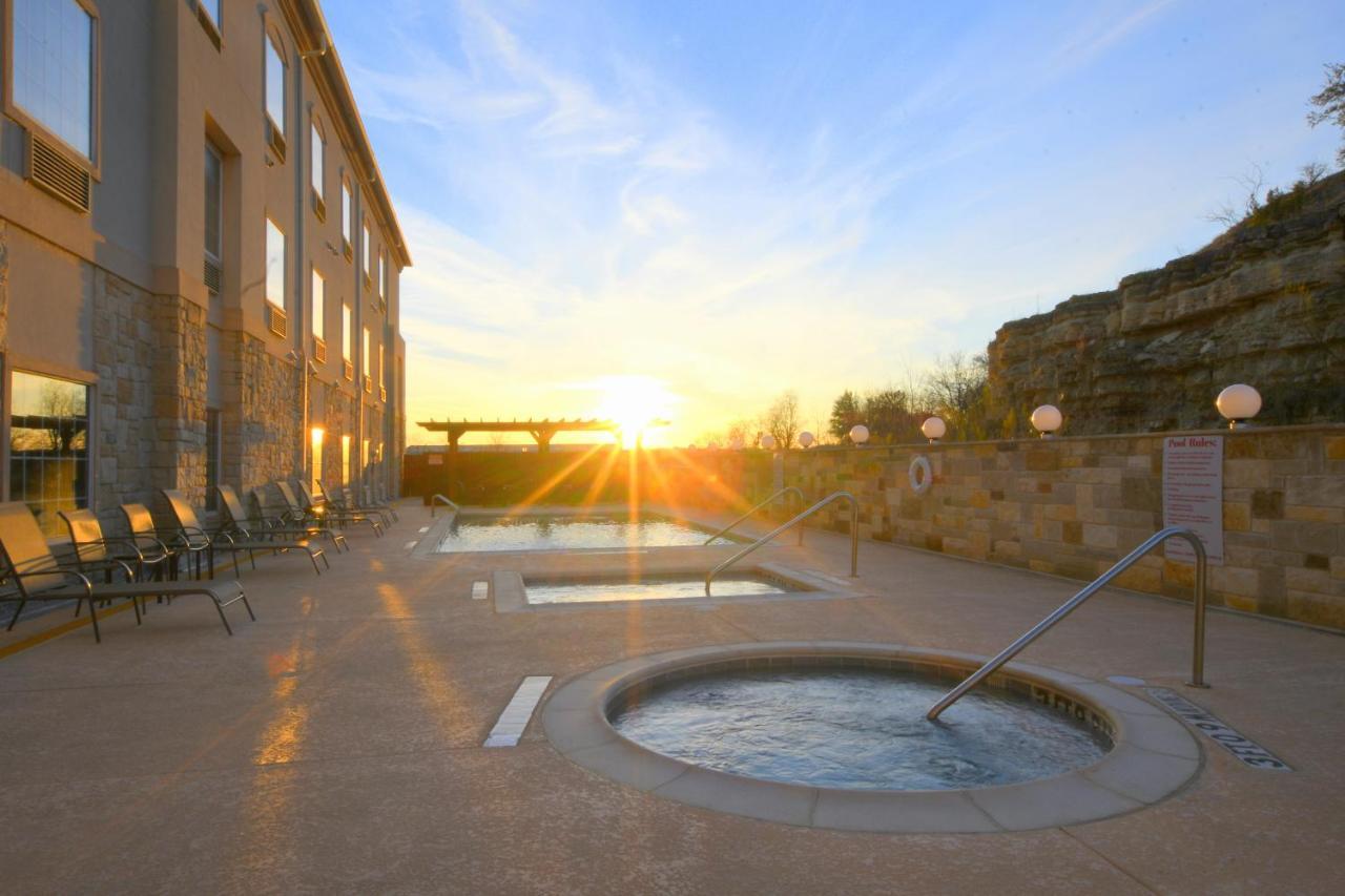 Comfort Inn&suites Near Comanche Peak 3* Glen Rose