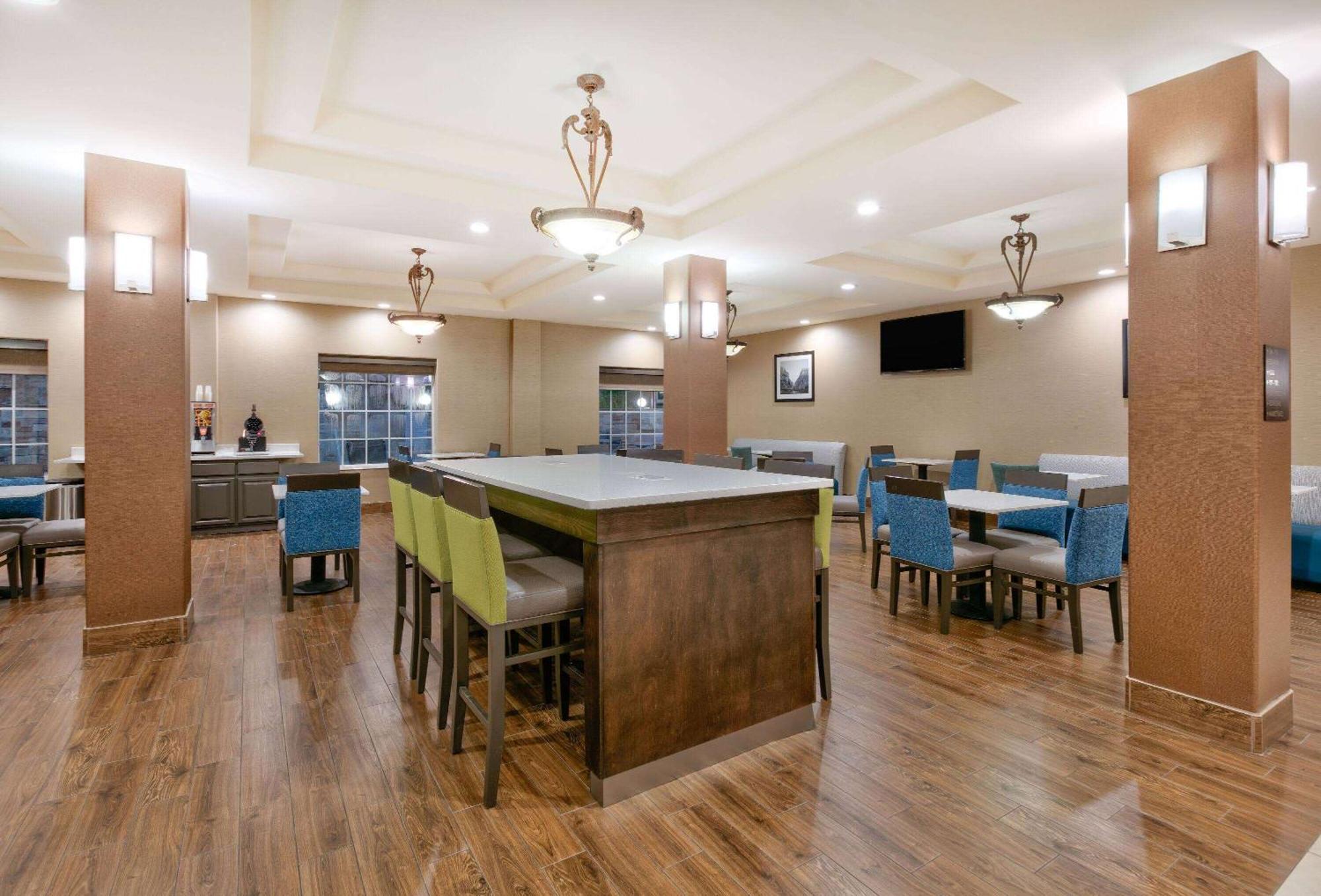 Comfort Inn&suites Near Comanche Peak Glen Rose