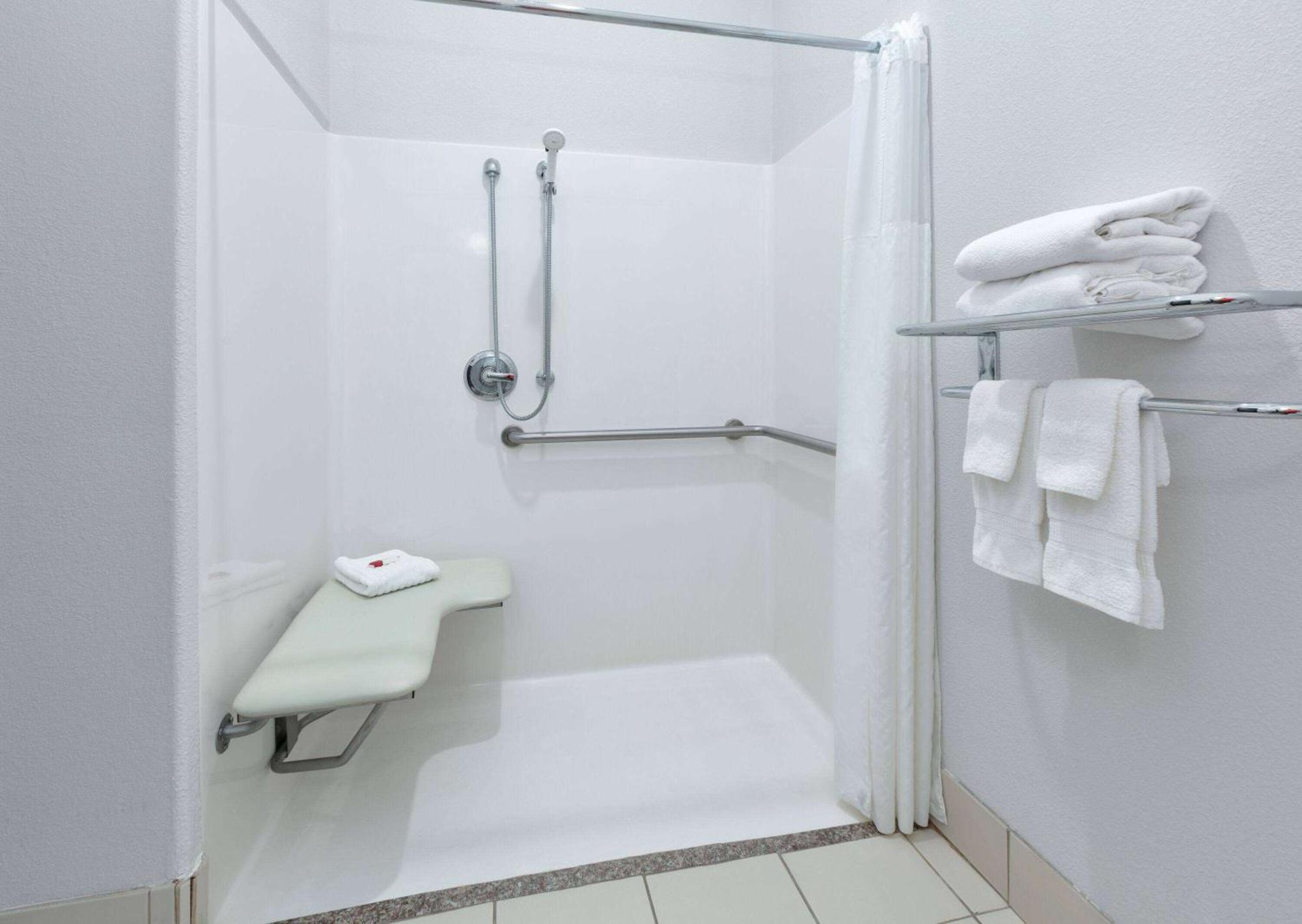 Comfort Inn&suites Near Comanche Peak Hotel 3*