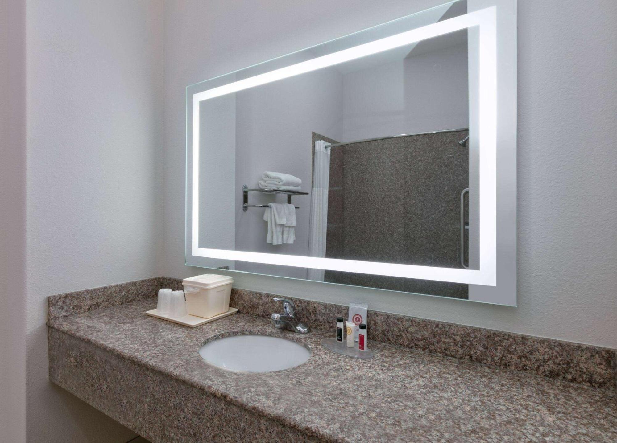 Hotel Comfort Inn&suites Near Comanche Peak 3*
