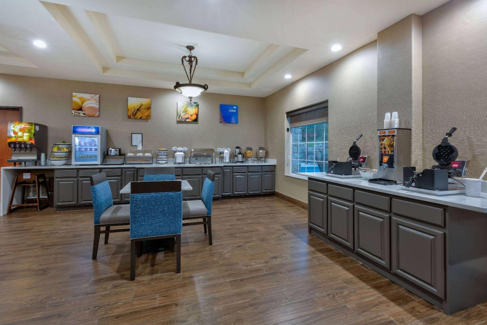 Hotel Comfort Inn&suites Near Comanche Peak