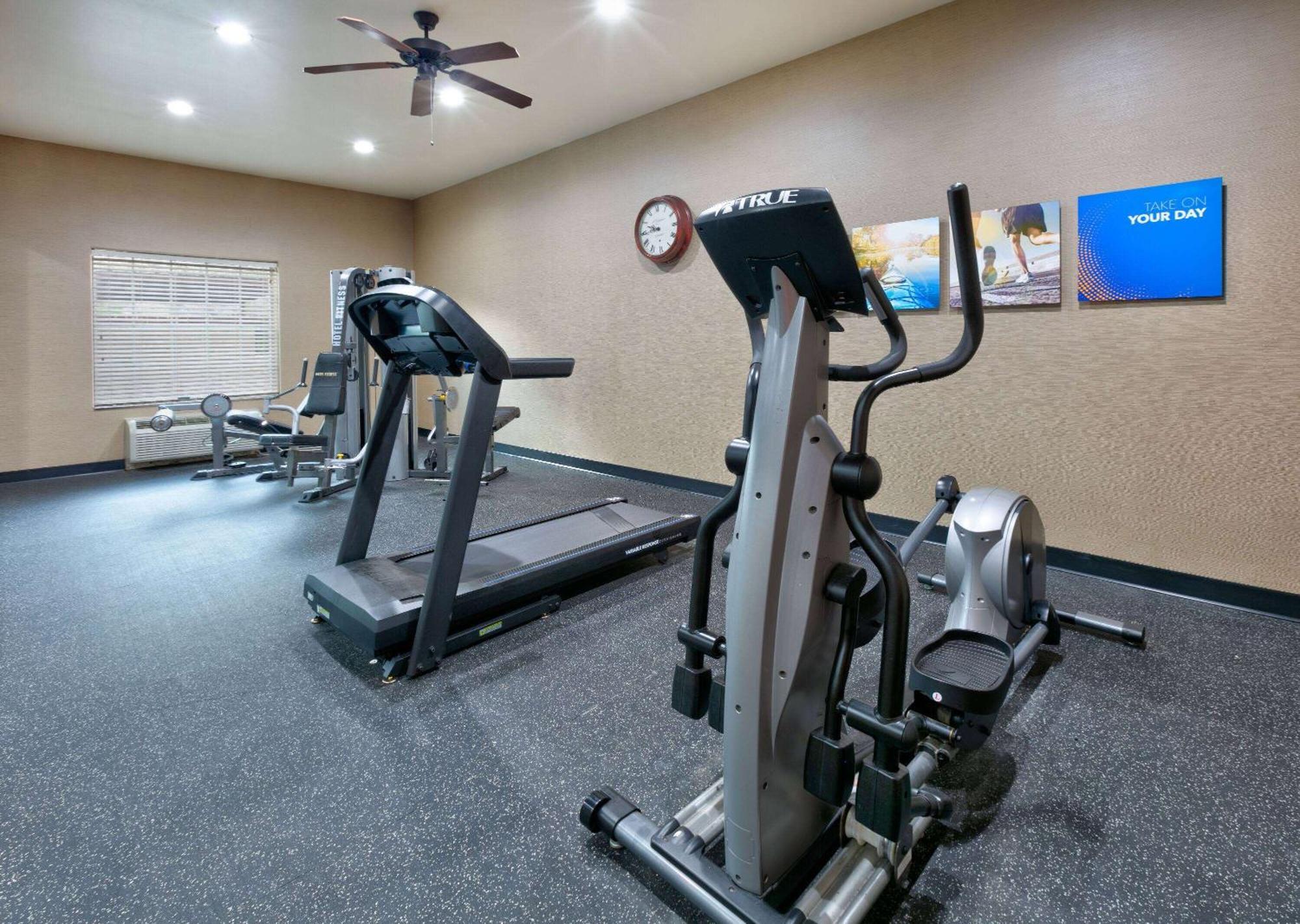Comfort Inn&suites Near Comanche Peak Hotel 3*