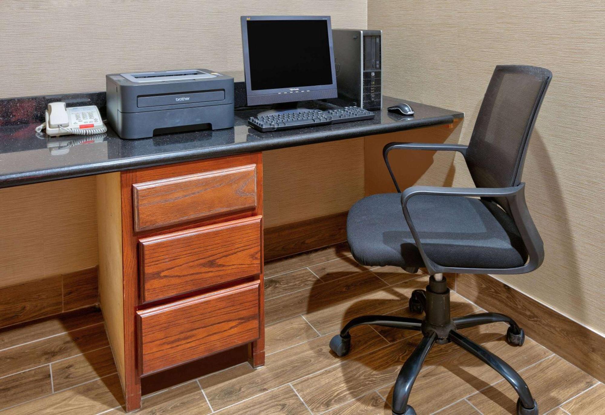 Comfort Inn&suites Near Comanche Peak